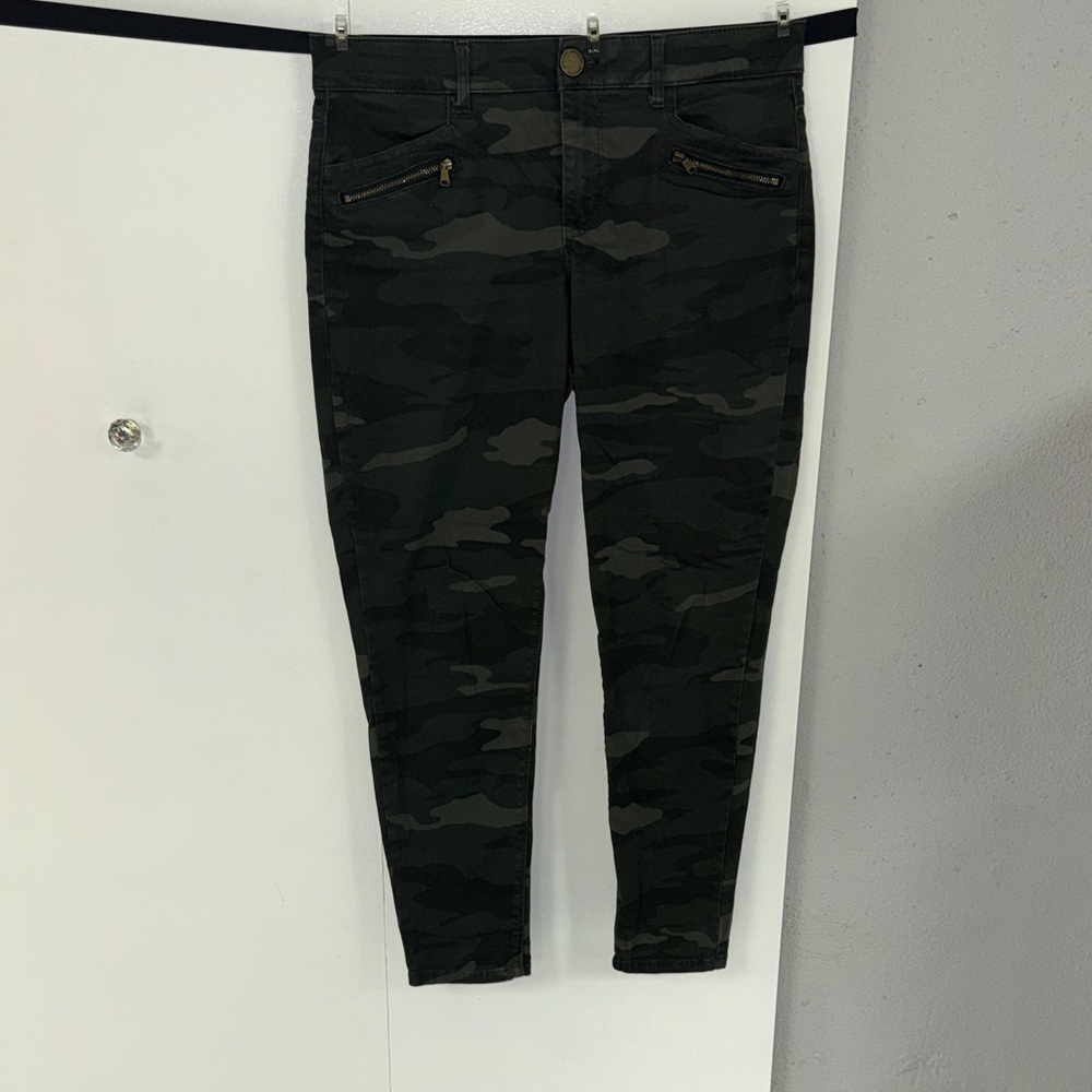 NWOT Democracy Dark Green Camo Skinny Jeans
